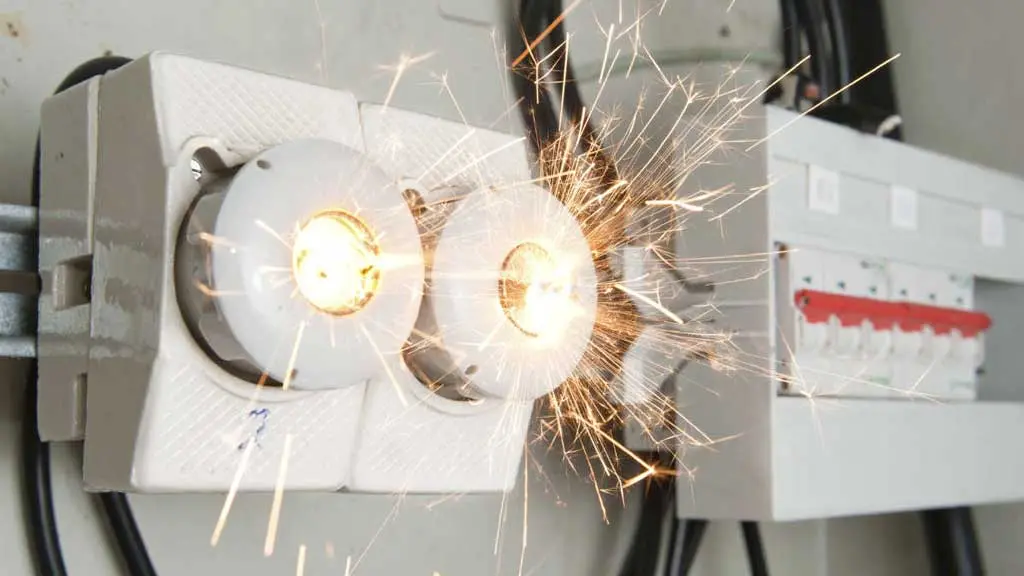 Atención en apagones, cortos, sobrecargas y fallas en Durango